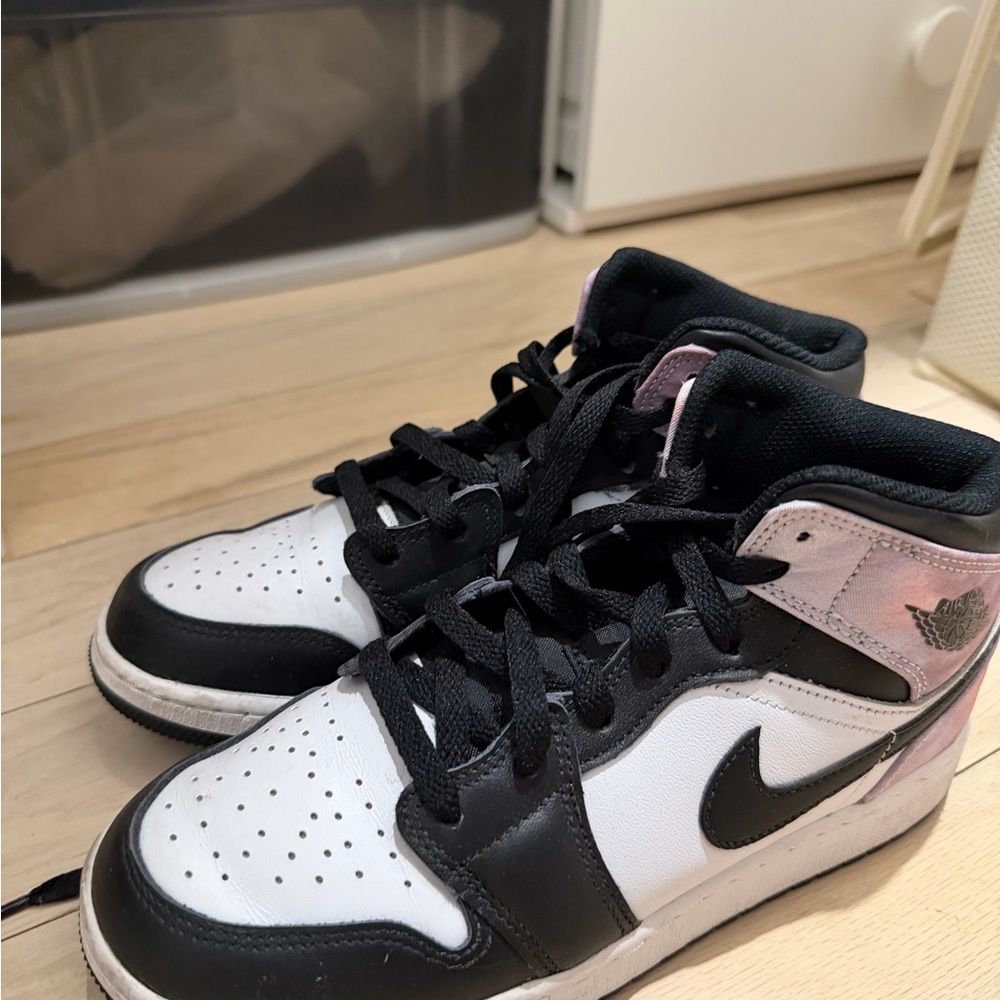 Nike women’s Air Max Women Black White Pink High-Top Sneakers